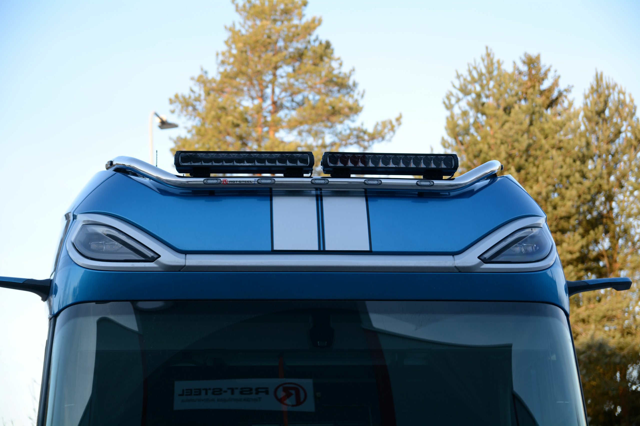 Kuvassa Roof Bar DAF XG+