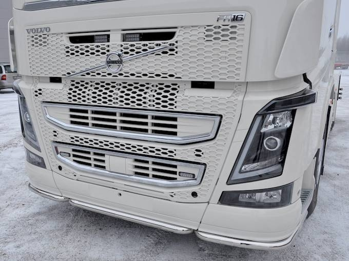 Front Spoiler Bar Volvo FM/FH4, 3-Part
