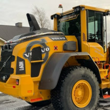 Rear bars for wheel loaders