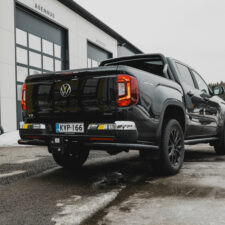 Side bars for pickup trucks