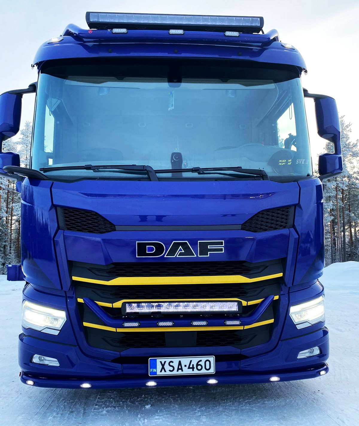Kuvassa Front Spoiler Bar DAF XD 22-