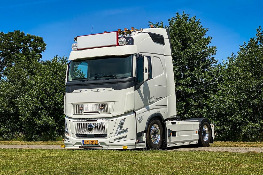 Top Grille Volvo FH Aero