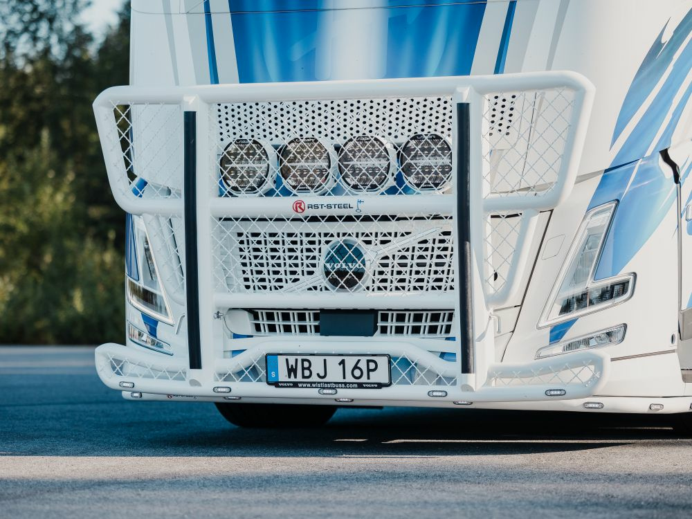 Bullbar Freeway V57 Volvo FH Aero (LegalPro)